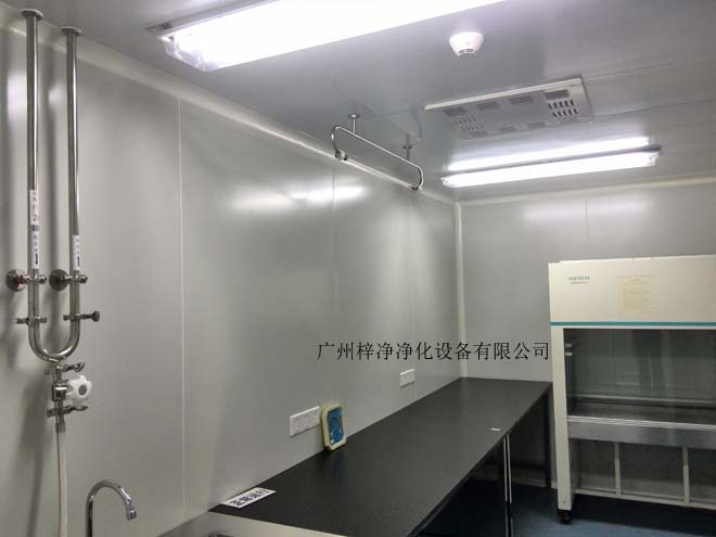 建造和使用洁净室能有效减少室内诱入、产生及滞留粒子。 建造和使用洁净室能有效减少室内诱入、产生及滞留粒子。