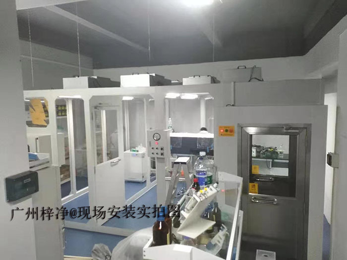 在洁净棚的设计与维护中,FFU高效过滤器(HEPA)是保障洁净度的重要设备。 在洁净棚的设计与维护中,FFU高效过滤器(HEPA)是保障洁净度的重要设备。